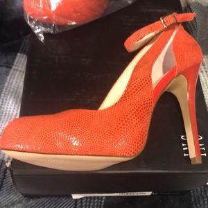 🔥NWT INC INTL CONCEPTS ORANGE APPROX 4” PUMP. 🔥